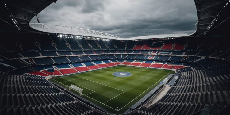 PSG : Rêve Brisé ou Transition Nécessaire ? - Viral Mag Le PSG amorce t il un déclin Changement de projet absence de stars résultats poussifs Analyse des défis et perspectives du club Viral Mag