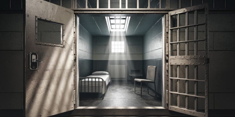 Réinstaurer les courtes peines de prison pour endiguer la récidive ? - Viral Mag Le ministre de la Justice Gérald Darmanin veut réintroduire les courtes peines pour rompre avec le sentiment dimpunité en France Une expérience controversée Viral Mag