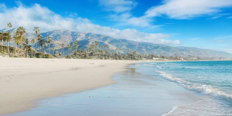 Découvrez Santa Barbara la Riviera américaine avec ses plages de rêve son architecture hispano coloniale unique et sa scène artistique vibrante Préparez vous pour des vacances inoubliables    Viral Mag