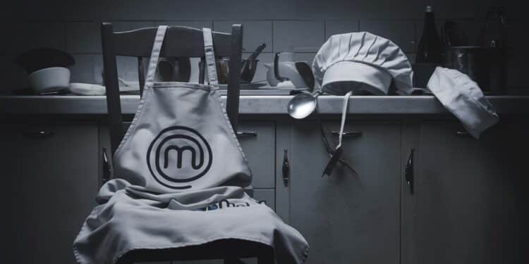 Lémission culinaire MasterChef UK secouée par un scandale de harcèlement sexuel visant lanimateur Gregg Wallace La BBC réagit en déprogrammant partiellement   Viral Mag