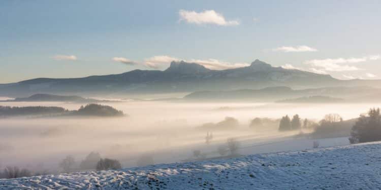 Temps Calme Mais Froid Pour La Saint Sylvestre : Prévisions Météo - Viral Mag Découvrez les prévisions météo pour le 31 décembre  un temps calme mais froid prévaut sur une grande partie du pays lors du réveillon   Viral Mag