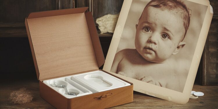 Une américaine réalise un test ADN et fait arrêter sa grand-mère pour meurtre - Viral Mag Incroyable Après un simple test ADN récréatif une jeune américaine fait arrêter sa propre grand mère pour un homicide vieux de 25 ans Viral Mag