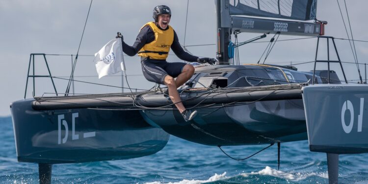 Charlie Dalin, Triomphe et Gain au Vendée Globe 2024 - Viral Mag Découvrez combien le vainqueur du Vendée Globe 2024 Charlie Dalin empoche grâce à son exploit historique Un jackpot mérité pour ce skipper dexception Viral Mag