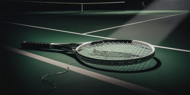 Djokovic Contraint à L’abandon à L’Open d’Australie - Viral Mag Novak Djokovic blessé à la cuisse gauche abandonne en demi finale de lOpen dAustralie face à Alexander Zverev Un coup dur pour le Serbe Viral Mag