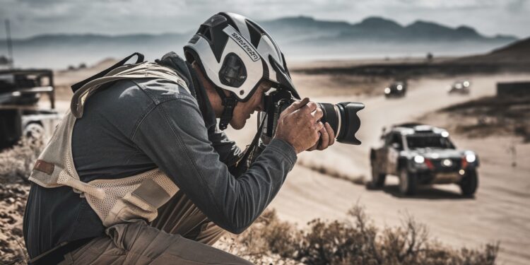Éric Vargiolu, le photographe aux 47 Dakar : une épopée de passion - Viral Mag Découvrez lincroyable histoire dÉric Vargiolu le photographe qui a couvert 47 éditions du Dakar Une saga de passion et daventure   Viral Mag