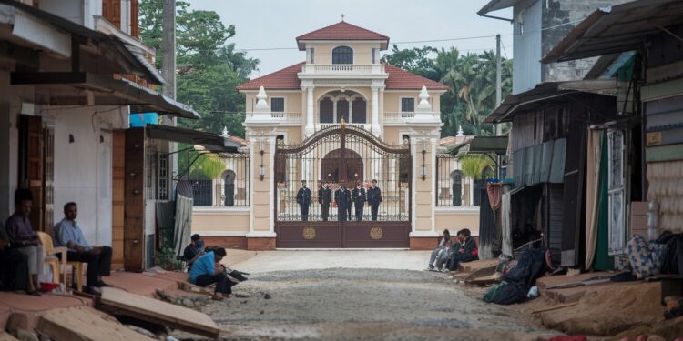 Ex-Présidents Sri Lankais Expulsés de Leurs Résidences de Luxe - Viral Mag Le Sri Lanka en pleine crise économique ordonne à ses ex présidents de quitter leurs résidences de fonction luxueuses Une mesure daustérité choc   Viral Mag