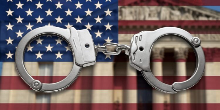 Un Américain de 31 ans arrêté en France et recherché par Interpol pour viol présumé dune étudiante en 2013 a été extradé ce jeudi vers les États Unis   Viral Mag