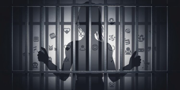 Influenceuse arrêtée pour propos haineux sur les réseaux sociaux - Viral Mag Une influenceuse franco algérienne placée en garde à vue pour menaces de mort et provocation publique à la haine Retour sur cette affaire Viral Mag