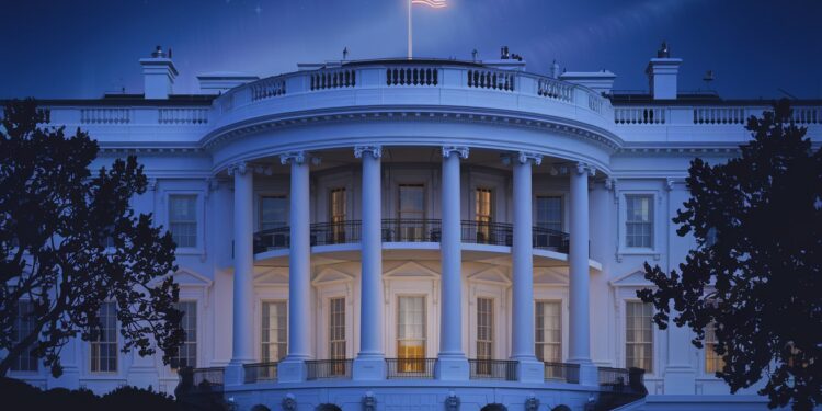 Dans une lettre laissée à son successeur Joe Biden souligne limportance pour la Maison Blanche dêtre un symbole de stabilité pour les Américains et le monde entier   Viral Mag