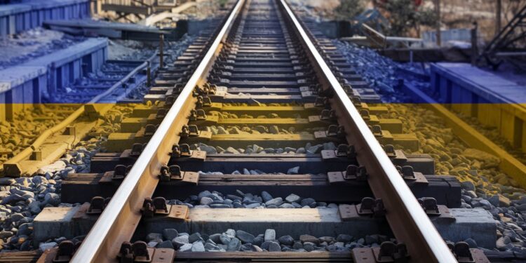 La France Livre Des Rails Pour La Reconstruction En Ukraine - Viral Mag La France envoie des milliers de tonnes de rails en acier recyclé à lUkraine pour reconstruire son réseau ferroviaire fortement endommagé par la guerre   Viral Mag