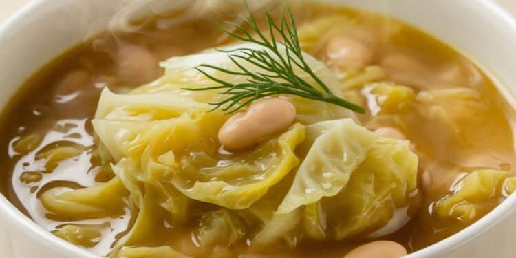La Soupe Réconfortante au Chou Qui Booste Votre Santé Cet Hiver - Viral Mag Découvrez la recette de la soupe au chou et à lail un plat réconfortant et nourrissant qui favorise la santé intestinale pendant les mois dhiver   Viral Mag