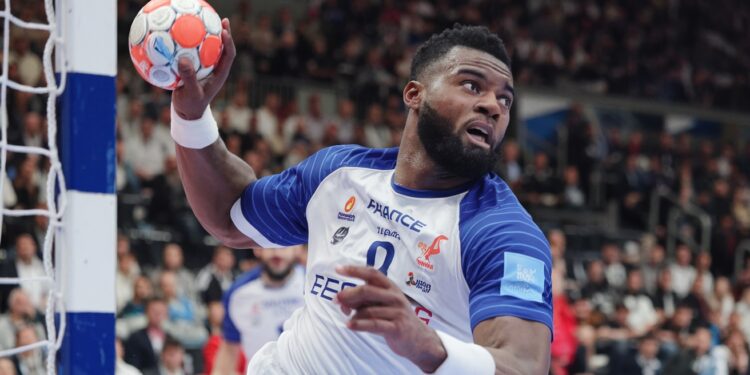 Après une phase de groupes parfaite les handballeurs français retrouvent lÉgypte qui les avait bousculés aux Jeux Olympiques de Paris pour une place en demi finale   Viral Mag