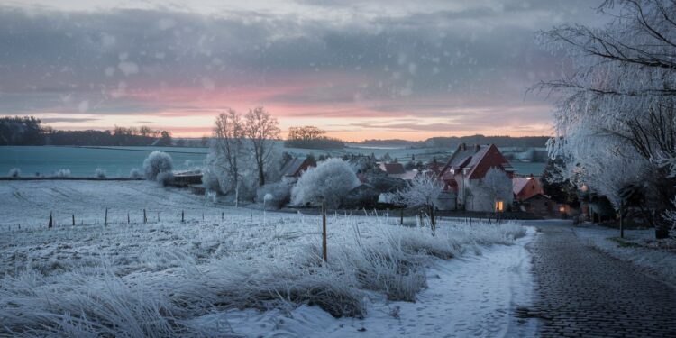 Les Températures Glaciales Saisissent la France : Le Froid Intense Persiste - Viral Mag La vague de froid exceptionnelle sabat sur la France avec des températures minimales atteignant les  20°C dans certaines régions Découvrez les prévisions météo et nos conseils pour affronter cette période glaciale   Viral Mag
