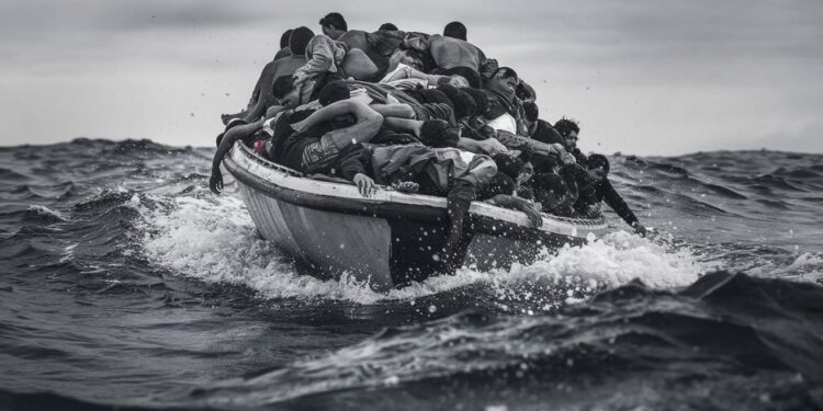 Traversées de la Manche : les arrivées de migrants en hausse en 2024 - Viral Mag Découvrez les chiffres alarmants des arrivées clandestines de migrants traversant la Manche en 2024 en nette hausse par rapport à lannée précédente Une crise migratoire qui sintensifie malgré les efforts du gouvernement britannique Viral Mag