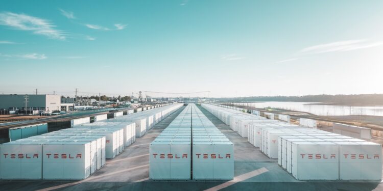 Une centrale de stockage délectricité par batteries Tesla va bientôt voir le jour à Nantes permettant de lisser lélectricité envoyée dans le réseau   Viral Mag