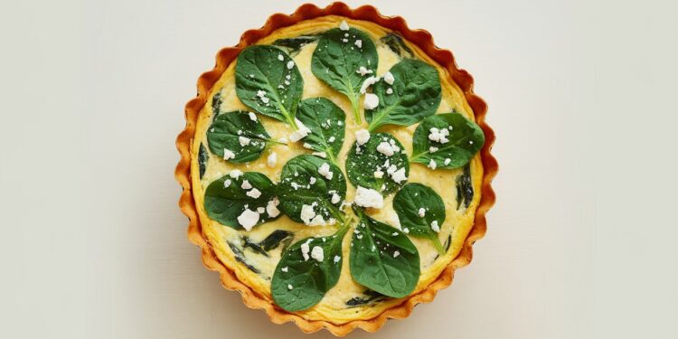 Délicieuse Quiche Épinards et Feta pour un Brunch Gourmand - Viral Mag Découvrez cette recette inédite de quiche épinards feta à la croûte de patate douce pour un brunch sain et savoureux Étonnez vos invités    Viral Mag