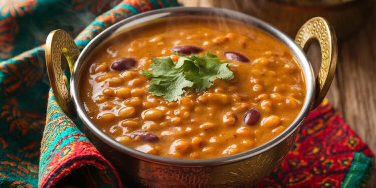 Découvrez la recette savoureuse et végétarienne du Dal Makhani un curry de lentilles indien facilement réalisable à la mijoteuse pour un repas réconfortant   Viral Mag