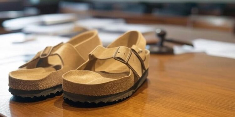 Les Sandales Birkenstock Perdant Leur Aura Artistique - Viral Mag La justice allemande refuse à Birkenstock le statut dœuvre dart Découvrez pourquoi ce verdict secoue la marque et ses fans    Viral Mag