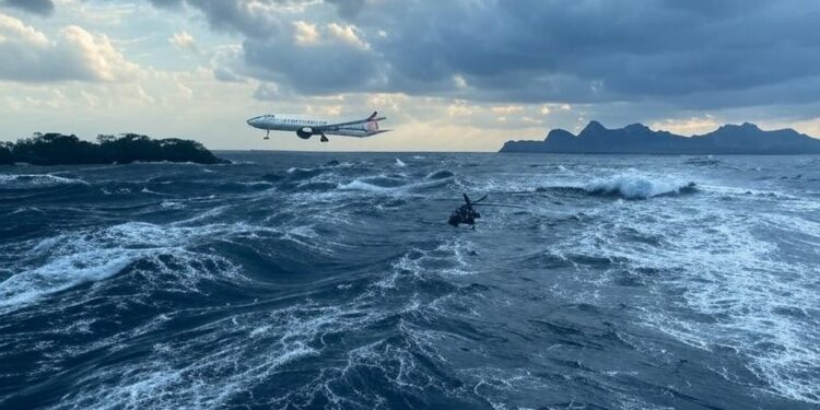Mer de Chine : Tensions entre Pékin et Manille S’intensifient - Viral Mag Conflit en Mer de Chine  Pékin accuse Manille de survols illégaux Que cache cette escalade  Découvrez les dessous dune crise explosive    Viral Mag
