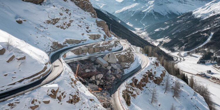 RN90 Rouverte en un Temps Record Après un Éboulement - Viral Mag La RN90 fermée suite à un éboulement a rouvert en un temps record grâce à une mobilisation exceptionnelle Découvrez les coulisses de cette prouesse Viral Mag