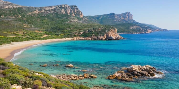 Séjour en Sardaigne au Printemps : Climat, Évènements et Activités - Viral Mag Découvrez tous les atouts dun voyage en Sardaigne en avril  météo clémente foules réduites activités variées Un mois idéal pour explorer lîle    Viral Mag