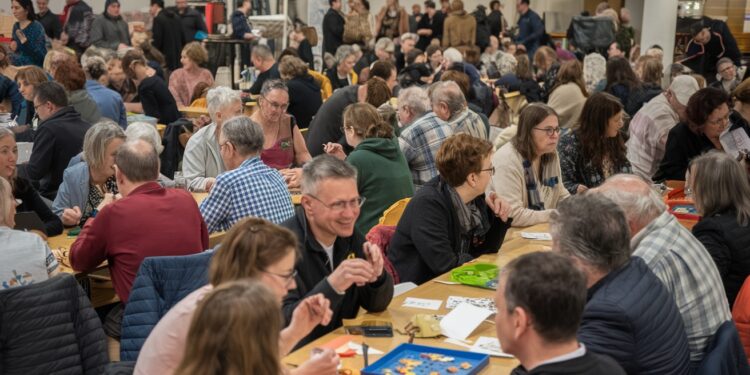 Le succès grandissant des soirées Offline à Londres témoigne dun besoin de déconnexion des écrans et de reconnexion au réel Découvrez ce phénomène qui séduit les jeunes adultes   Viral Mag