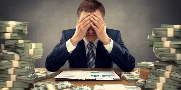 Travail Dissimulé : Enquête sur les Patrons Fraudeurs - Viral Mag Un manque à gagner de plusieurs milliards deuros  lUrssaf traque les patrons qui ne déclarent pas tous leurs salariés et ne paient pas toutes les cotisations sociales   Viral Mag