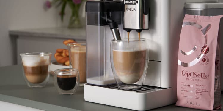 10032025   Lunivers du café fraîchement torréfié est extraordinaire  des professionnels passionnés repoussent chaque jour les limites dinnovations déjà jugées parfaites dans le but délever encore davantage lexpérience quotidienne du café Chaque fois quune machine à café DeLonghi semble atteindre la perfection les ingénieurs trouvent pourtant de nouvelles façons de laméliorer Cest précisément le cas du   Viral Mag