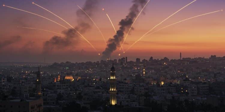 24032025   Israël menace Beyrouth après des tirs de roquettes au Liban La diplomatie sactive pour éviter une guerre Mais jusquoù ira cette escalade  Cliquez pour le savoir    Viral Mag