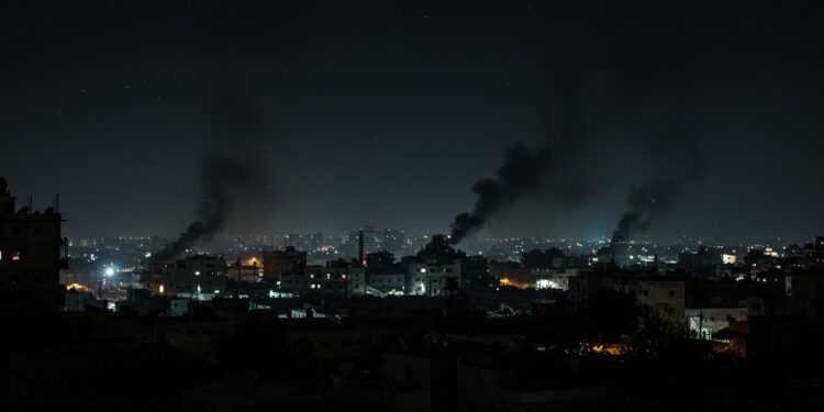 Frappes à Gaza : l’ONU Choquée Face à la Crise Humanitaire - Viral Mag LONU réagit avec choc aux frappes israéliennes à Gaza Plus de 330 morts un cessez le feu urgent réclamé Découvrez les détails de ce drame Viral Mag