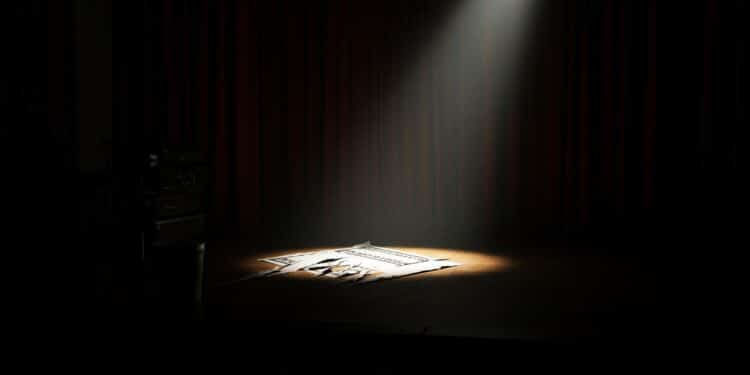 Porno Amateur : La Bataille pour la Justice en France - Viral Mag 21032025 Une jeune femme brise le silence sur les horreurs du porno amateur et réclame justice Que décidera la Cour de cassation Suspense insoutenable Viral Mag