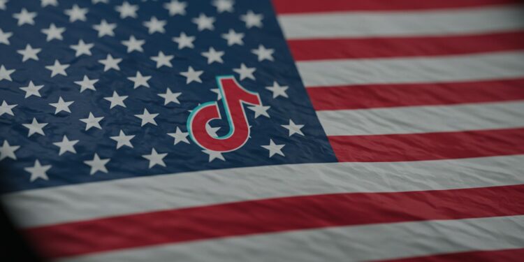 Washington Négocie la Vente de TikTok : Qui Va Gagner ? - Viral Mag Washington discute avec 4 groupes pour vendre TikTok USA Un accord imminent Découvrez les prétendants et les enjeux de ce bras de fer Viral Mag