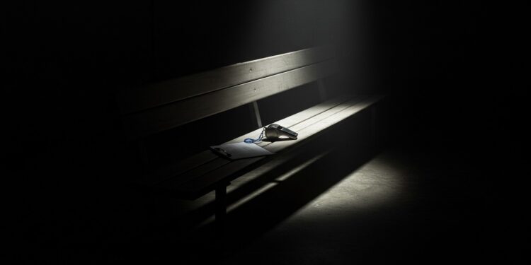 Un coach condamné pour voyeurisme reprend les rênes à Bobigny Retour gagnant ou scandale assuré  Découvrez laffaire qui divise le foot    Viral Mag