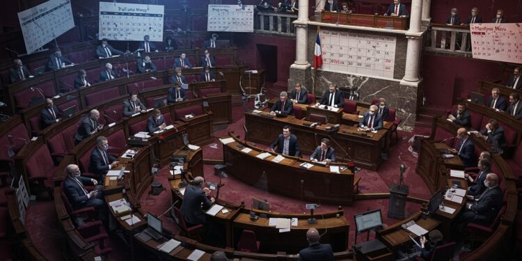Députés Privés des Ponts de Mai : Pourquoi ? - Viral Mag Pourquoi les députés pourraient travailler pendant les ponts de mai Retard parlementaire et agenda chargé découvrez les enjeux politiques Viral Mag