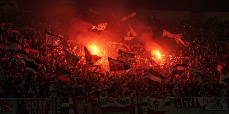 Dissolutions des Ultras : Boulogne Boys et Plan Leproux en Leçon - Viral Mag Que retenir des dissolutions des Boulogne Boys et du plan Leproux Analyse des impacts sur les ultras et les stades français Cliquez pour tout savoir Viral Mag