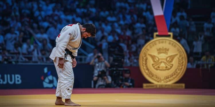 Drame aux Championnats d’Europe : Agbégnénou Disqualifiée - Viral Mag Clarisse Agbégnénou disqualifiée en finale des Championnats dEurope de judo perd lor Découvrez les détails de ce revers et ses projets futurs   Viral Mag