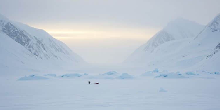 Exploration Polaire : Respecter l’Histoire - Viral Mag Une aventurière traverse lîle de Baffin en solo mais son annonce suscite un débat sur le respect des communautés locales Découvrez cette histoire Viral Mag