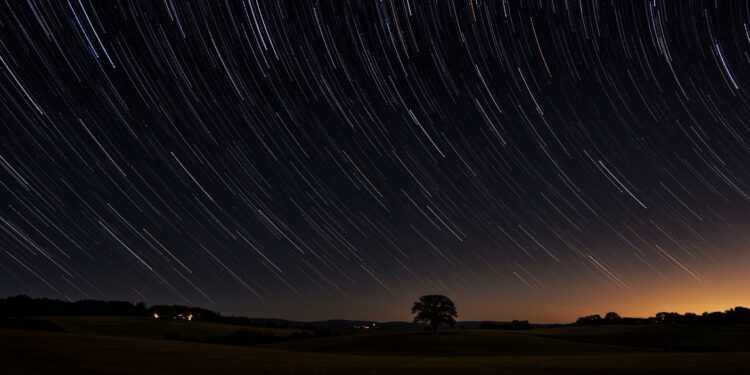 Observer Les Lyrides : Guide Pour La Pluie D’étoiles - Viral Mag Comment admirer les Lyrides pluie détoiles filantes dans la nuit du 21 au 22 avril 2025  Conseils conditions idéales et origines expliqués   Viral Mag