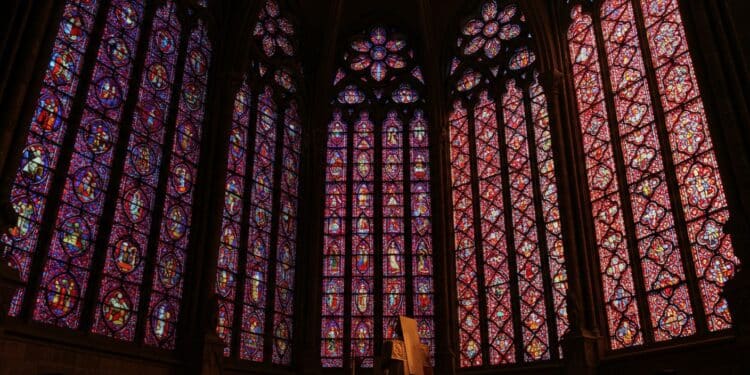 Rodrigo Salgado : L’Art au-Delà des Limites à Reims - Viral Mag À Reims Rodrigo Salgado porteur de trisomie 21 expose ses vitraux uniques Découvrez son parcours artistique vibrant et émouvant jusquau 10 septembre   Viral Mag