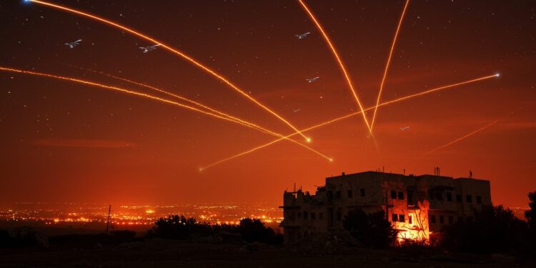 Attaques Iraniennes sur Israël : Un Bilan Lourd - Viral Mag Conflit israélo iranien  13 morts 200 blessés suite aux tirs de missiles Découvrez les détails de cette escalade et ses impacts   Viral Mag