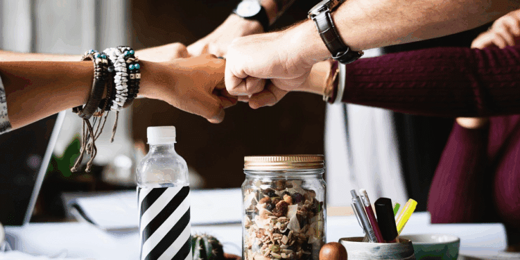 Les 13 meilleurs jeux en ligne pour jouer entre amis à distance - Viral Mag Découvrez notre sélection des 13 meilleurs jeux en ligne pour jouer entre amis à distance Trouvez des jeux multijoueur qui rendront vos soirées virtuelles mémorables même séparés par des kilomètres   Viral Mag