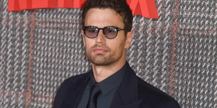 5 Des Meilleurs films et séries tv avec Theo James - Viral Mag 5 Des Meilleurs films et séries tv avec Theo James   Theo James brille dans une variété de rôles captivants du leader intrépide Tobias Four   Viral Mag