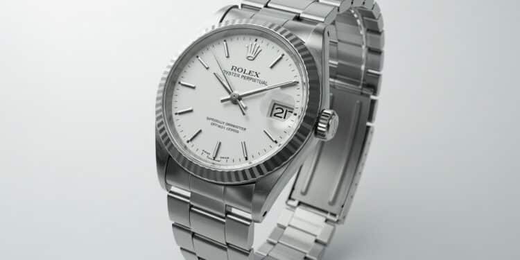 Rolex Lady Oyster Perpetual : Un Luxe Intemporel - Viral Mag La Rolex Lady Oyster Perpetual montre vintage élégante et précise allie luxe et histoire à 3 400 € en seconde main Découvrez son charme intemporel Viral Mag