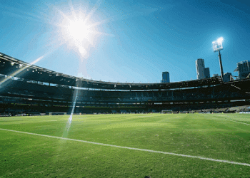 Comment le terrain à domicile influence réellement les résultats : statistiques des ligues