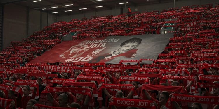 Hommage Émouvant à Diogo Jota par Liverpool - Viral Mag Liverpool rend un vibrant hommage à Diogo Jota tragiquement décédé lors dun match amical Découvrez cet adieu émouvant et lhéritage dun champion Viral Mag