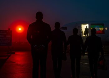 Londres et Kigali : Clash Diplomatique sur les Migrants - Viral Mag Londres refuse de payer Kigali pour un accord migrant abandonné Tensions et millions en jeu  que cache ce bras de fer diplomatique    Viral Mag