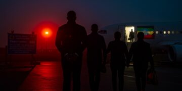 Londres et Kigali : Clash Diplomatique sur les Migrants - Viral Mag Londres refuse de payer Kigali pour un accord migrant abandonné Tensions et millions en jeu  que cache ce bras de fer diplomatique    Viral Mag