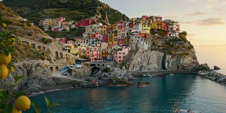 Que Faire À Amalfi : 10 Incontournables Éblouissants - Viral Mag Découvrez Amalfi Duomo plages randonnées et limoncello Votre guide complet pour un séjour inoubliable sur la côte amalfitaine Viral Mag