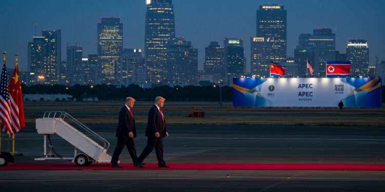 16102025   Alors que les tensions commerciales entre Washington et Pékin atteignent un pic Donald Trump atterrit en Corée du Sud pour le sommet APEC Une rencontre cruciale avec Xi Jinping est en vue mais une menace de taxes à 100 plane Et si Kim Jong Un faisait une apparition surprise    Viral Mag