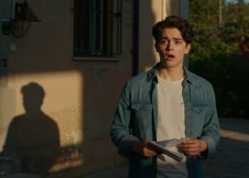 À Nantes des manifestants anti RN ont caillassé un appartement et arraché un drapeau français Un acte de vandalisme symptomatique dune radicalisation inquiétante   Viral Mag